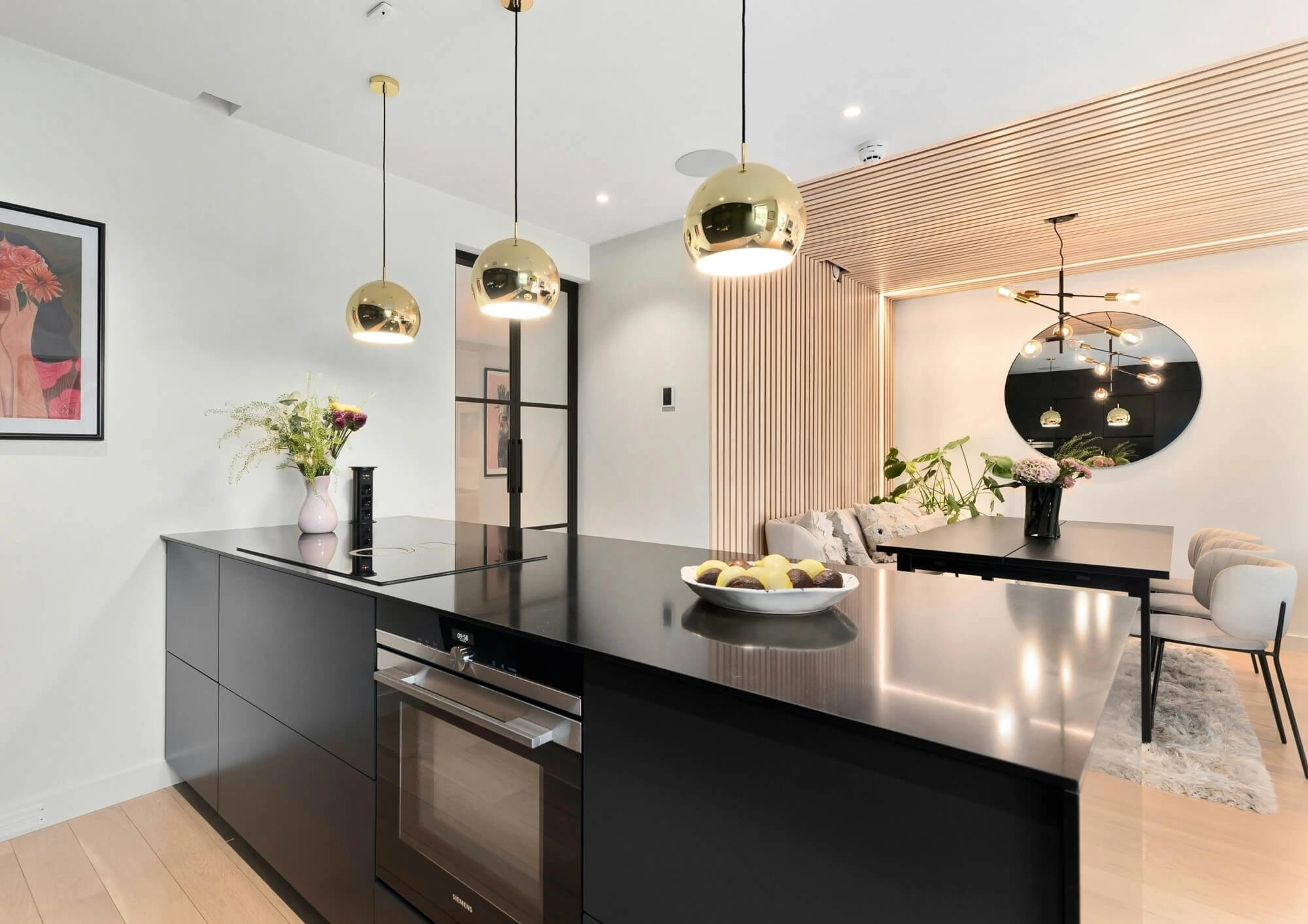 Neutrální barva světla v moderním interiéru