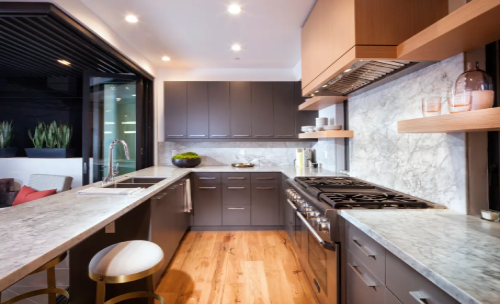 Osvětlení malé kuchyně – 5 nápadů, které opticky zvětší prostor