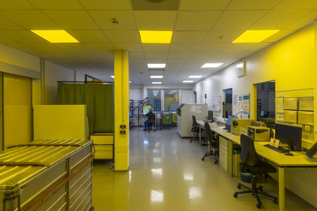 LED panelové kancelářské stropní svítidlo 33W 4320lm 4000K neutrální stmívatelné povrchově montované bílé 60x60cm UGR19 Zigbee Comfort Ledvance