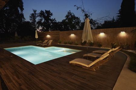 Venkovní nástěnné svítidlo LED 6W 850lm 3000K IP65 White se senzorem pohybu a soumraku Endura Ledvance