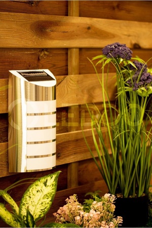 Zahradní LED solární fasádní svítidlo SAFFO chrom/bílá 6000K Studená bílá GOLDLUX (Polux)