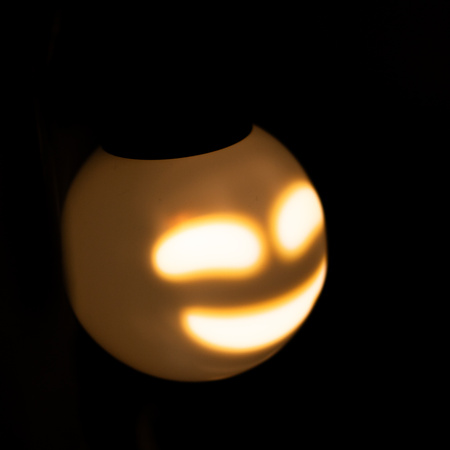 Vánoční girlanda 8x LED bateriový. dekorativní. sněhuláci. duchové. 4.33 m. hrací. bílá + USB C