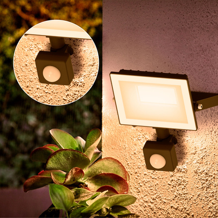 Reflektor LED 20W 2050lm 3000K IP65 se senzorem pohybu a soumraku Black Lois Philips