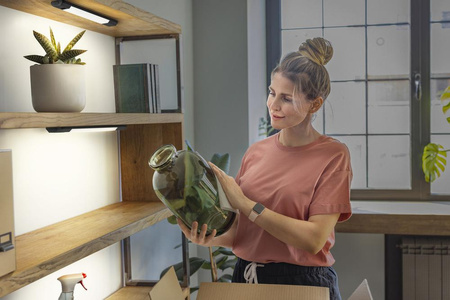 Ledvance Lineární hrana LED nábytek základna světlo s čidlem pohybu 4W 290lm CCT stmívatelné černá 30cm Lineární hrana Ledvance