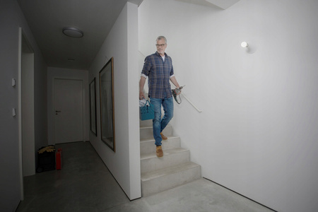 Žárovka LED E27, A60 10W = 75W 1055lm 4000K Neutrální bílá 200° se Snímačem Pohybu a Soumraku LUMILED