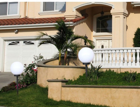 LED solární zahradní lampa s hroty bílá koule 25 cm