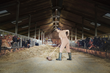 Průmyslové venkovní LED svítidlo 130W 15000lm 6500K IP65 Black Highbay Ufo Ledvance