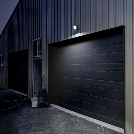 LED reflektor 20W 1900lm 5000K studená bílá se senzorem pohybu a soumraku černý s mléčným stínítkem Videx