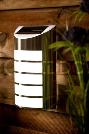 Zahradní LED solární fasádní svítidlo SAFFO chrom/bílá 6000K Studená bílá GOLDLUX (Polux)