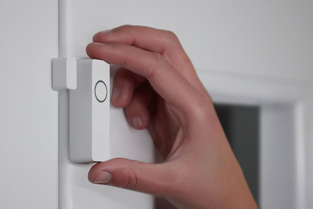 Kontaktní senzor otevření/zavření dveří Bezdrátový inteligentní kontaktní senzor oken PHILIPS HUE Zigbee, bílý