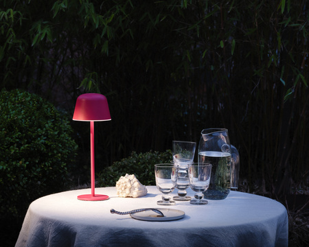 Venkovní stolní lampa LED dobíjecí stmívatelná 2,5W 200lm 2700/4000/6500K IP54 červená Endura Ledvance