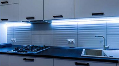 LED pásek 12V 24W 300LED 2835 Studená bílá 8mm 5m ECOLIGHT