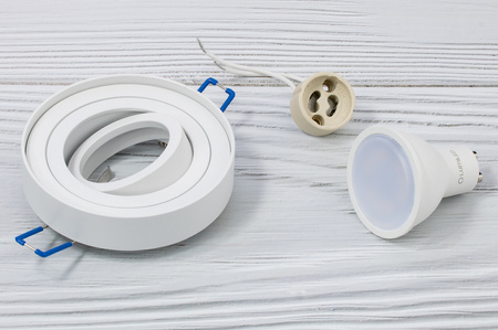 Halogenová svítidlo GU10, TUBA SPOT Nastavitelná Kulatá Bílá 20mm MIDI + LED GU10 6W 3000K LUMILED