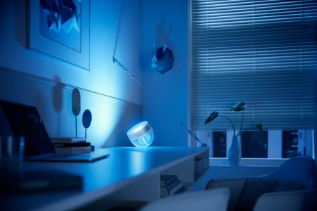 IRIS LED stolní lampa černá EU/UK 8,1W CCT RGB PHILIPS HUE Bluetooth Zigbee
