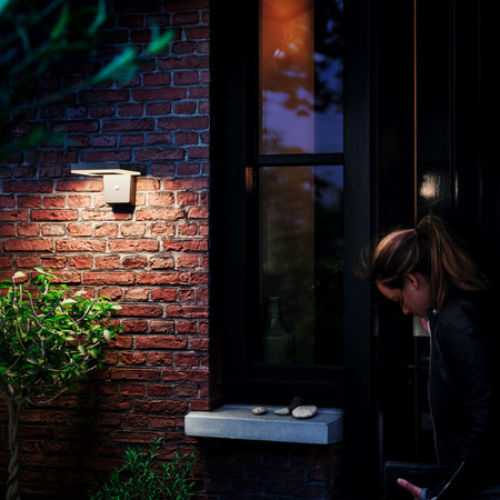 Zahradní lampa LED Solární nástěnná lampa ZONAL 1,3W 3000K IP44 Senzor pohybu Senzor soumraku PHILIPS