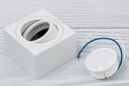 Povrchové Halogenové svítidlo 50mm, Nastavitelná Čtvercová Bílá AMAT-S + LED 7W 3000K LUMILED