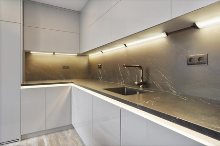 Ledvance Motion Sensor 7,5W 480lm CCT stmívatelný černý 35cm lineární úhel Ledvance LED pásek pod skříňku