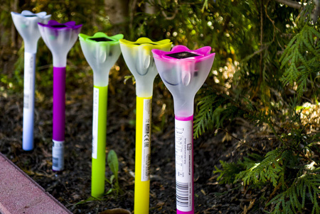 Zahradní lampa LED se solárním pohonem TULIPANEK Green