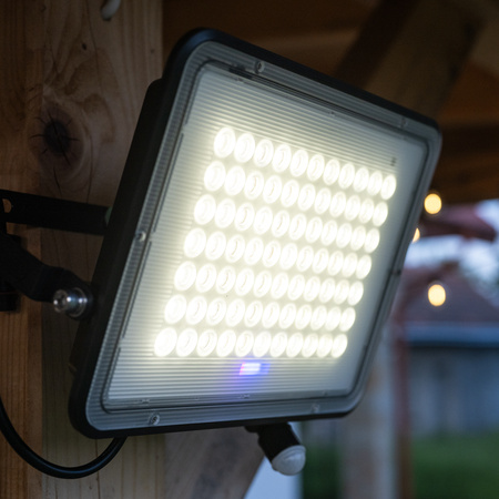 Solární halogenový reflektor LED 200W Zahradní lampa 4000K IP65 PIR senzor pohybu + dálkové ovládání FULGOR LUMILED