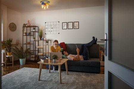 Povrchová dekorativní stropní lampa E27 Vícebarevný dekor Ledvance