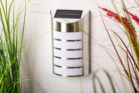 Zahradní LED solární fasádní svítidlo SAFFO chrom/bílá 6000K Studená bílá GOLDLUX (Polux)