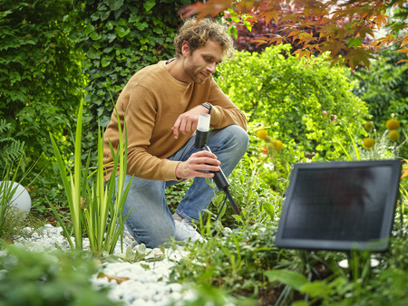 Venkovní zahradní lampa LED solární reflektor 1W 40lm 3000K IP44 Black Endura Ledvance