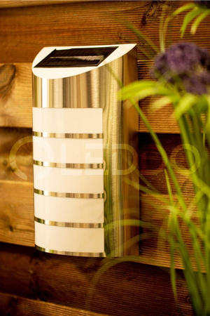 Zahradní LED solární fasádní svítidlo SAFFO chrom/bílá 6000K Studená bílá GOLDLUX (Polux)