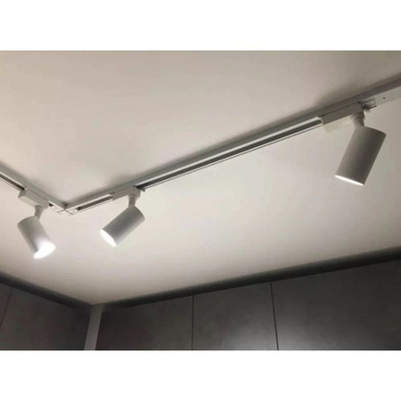 Přímý konektor pro třífázové přípojnice. bílý