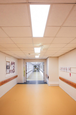 LED panelové kancelářské svítidlo stropní světlo 35W 3640lm 4000K neutrální povrchová montáž bílá 120x30cm UGR19 kompaktní Ledvance