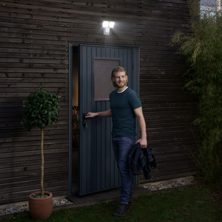 LED reflektor 16W 1500lm 4000K IP55 bílý se senzorem pohybu a soumraku LEDVANCE Pro Spot Endura