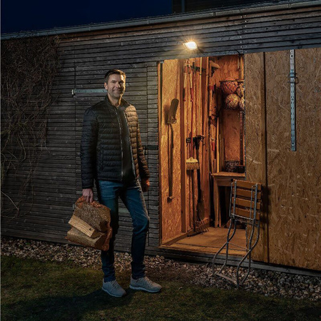 LED reflektor 10W 800lm 3000K IP65 černý s pohybovým a soumrakovým senzorem + dálkové ovládání KOBI MHNC