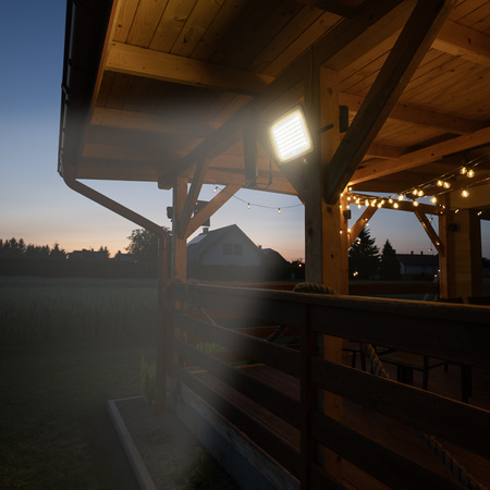 Solární halogenový reflektor LED 300W Zahradní lampa 4000K IP65 PIR senzor pohybu + dálkové ovládání FULGOR LUMILED