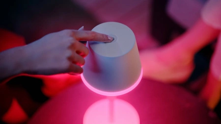 GO PORTBALE LED stolní lampa bílá EU/UK 6W CCT RGB PHILIPS HUE Bluetooth Zigbee