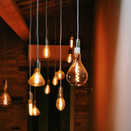 LED žárovka E27 PS160 Pear 8W = 42W 500lm 1800K teplá bílá 360° FILAMENT Amber Dimmable Videx