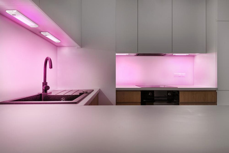 Ledvance 30cm lineární hrana Ledvance LED nábytková lišta se senzorem pohybu 4W 230lm 3000K teplá RGBw stmívatelná dálkové ovládání bílá