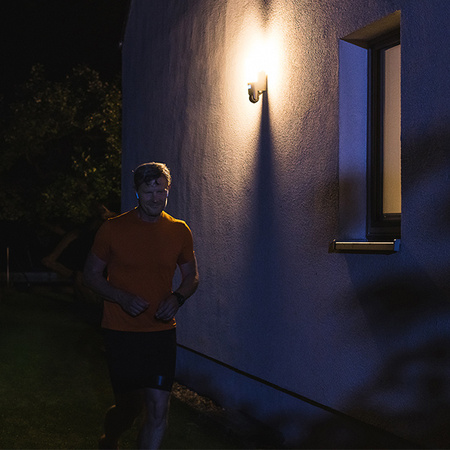 LED nástěnná lampa 16W 900lm 3000k ŠEDÁ s pohybovým senzorem a HD kamerou LEDVANCE Smart+ WiFi