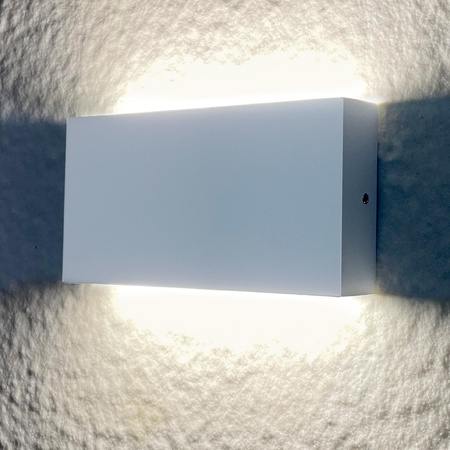 LED zahradní nástěnné svítidlo bílé horní a spodní 11W 2x450lm IP44 RECTANGLE CHICAGO GOLDLUX (Polux)