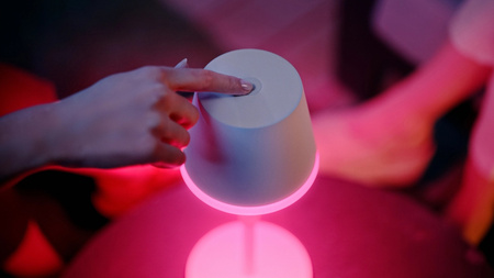 GO PORTBALE LED stolní lampa bílá EU/UK 6W CCT RGB PHILIPS HUE Bluetooth Zigbee