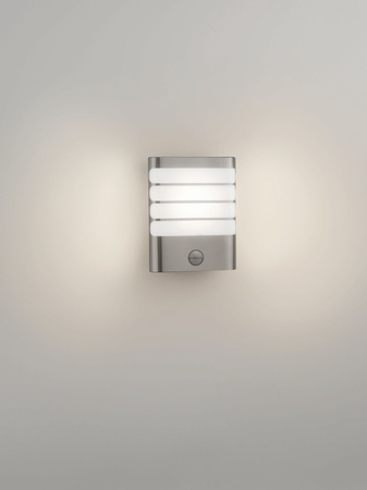 LED zahradní nástěnná lampa RACCOON IR myGarden 3W 2700K IP44 s pohybovým a soumrakovým senzorem stříbrná PHILIPS