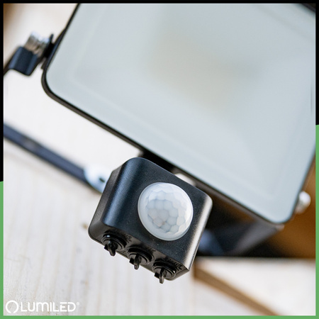 LED reflektor AZZLER 20W 2400lm 4000K IP44 Halogenová venkovní lampa se senzorem pohybu černá LUMILED