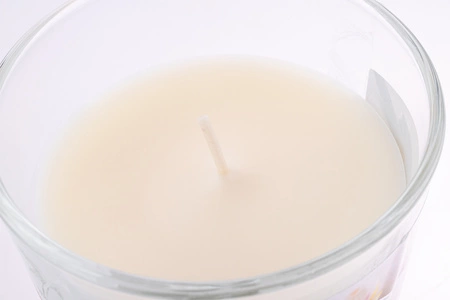 Dekorativní vonná svíčka ve skleněné vanilce