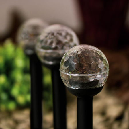 Solární zahradní lampa LED s hroty RGB IP44 soumrakový senzor 34 cm