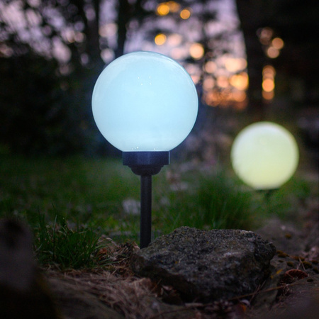 LED ATRIS Solární zahradní lampa poháněná nadzemní bílou koulí 25 cm RGB LUMILED