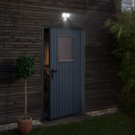 LED reflektor 16W 1500lm 4000K IP55 bílý se senzorem pohybu a soumraku LEDVANCE Pro Spot Endura