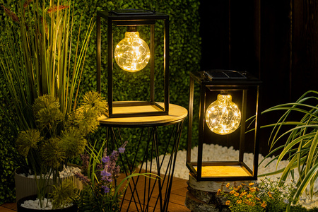 LED solární lampa Venkovní zahradní stojací závěsná lucerna 3000K IP44 26cm soumrakový senzor