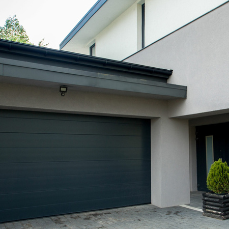 Reflektor LED 10W 800lm 3000K černý s pohybovým a soumrakovým senzorem GOLDLUX (Polux)