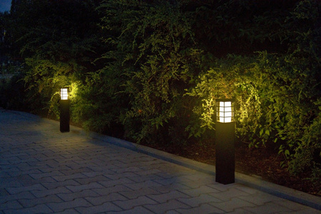 Venkovní stojací zahradní lampa POST RADO II 2 AL E27 50cm Su-Ma