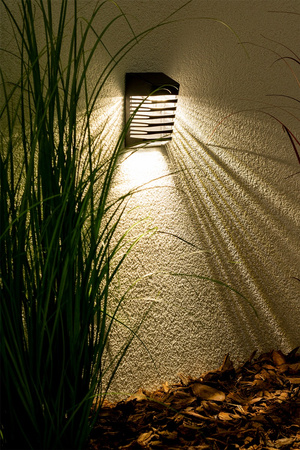 Solární nástěnné svítidlo LED se soumrakovým senzorem 4000K IP64