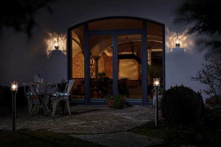 Nástěnné svítidlo. venkovní fasádní nástěnné svítidlo s pohybovým senzorem E27 Endura Classic Post LEDVANCE