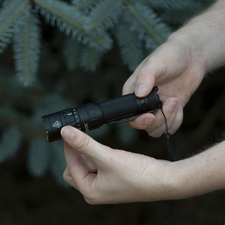 Taktická LED svítilna Searchlight USB Výkonná dobíjecí IP65 PRO VA0077 VAYOX